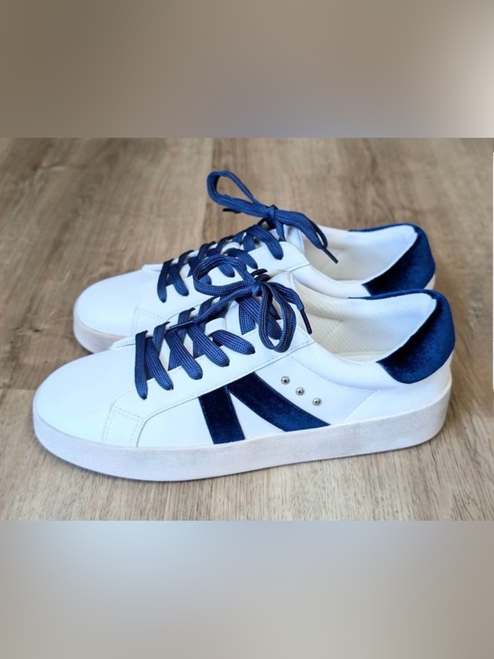 Women's No Chaser Low Top Sneakers - Size 9